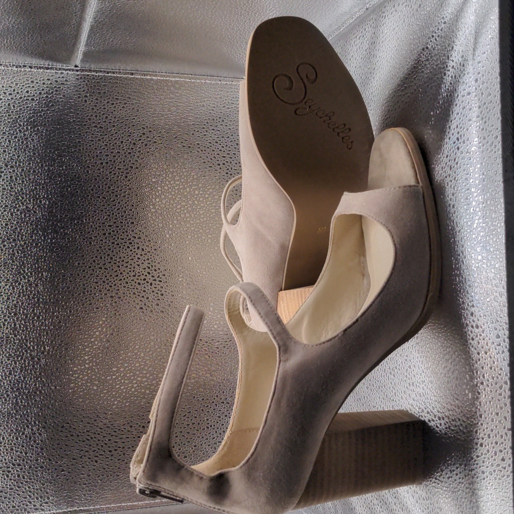 Tan Seychelles heels 8.5